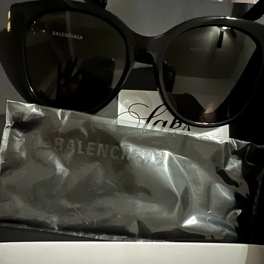 Balenciaga BB0103SA Sunglasses - Picture 6 of 9